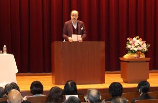 世界の政治・経済情勢で持論展開　「エコノミスト」元編集長 ビル・エモット氏講演