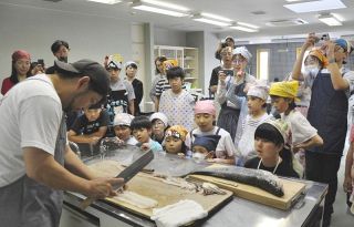 地魚のおいしさをプロから学ぶ　おかとと、岡山で親子料理教室