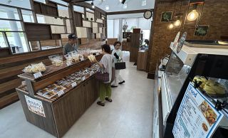 焼きたてパンのカフェオープン　瀬戸内市・黒井山グリーンパーク