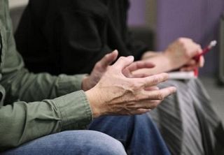 悪質ホストクラブに絡み取られる女性、「改正風営法」で性的搾取の構図は根絶できるか　スカウトに依存する地方風俗店、売春あっせん先は海外にも