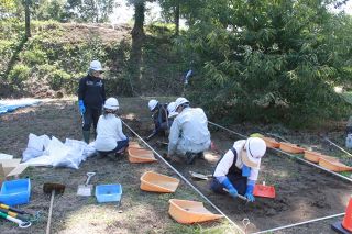 榊山古墳で初の発掘に着手　岡山市教委、規模や形状確認
