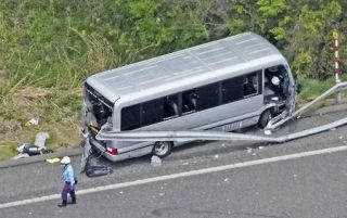 磐越道でバス事故、１人死亡　新潟の高校生が乗車、２６人けが