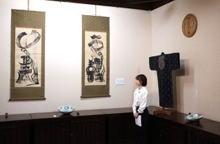 「文字の模様性」テーマに企画展　倉敷民芸館 書や陶磁器など８０点