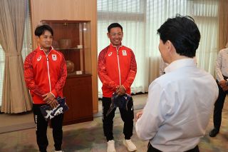 アジア、パラ大会日本代表　アーチェリーの中西、大江２選手が意気込み