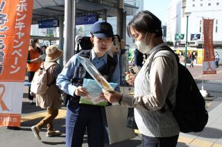 児童虐待防止や早期発見呼びかけ　岡山駅前で県警など啓発活動