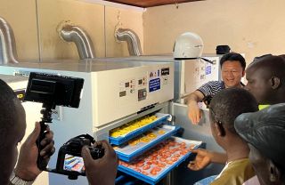 「メード・イン・岡山」の食品乾燥機　アフリカで活躍　野菜保存に活用