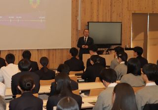 特殊ペプチド・合成技術開発の菅教授講演　「異端が先端に変わるとき」 母校の岡山大