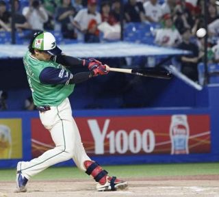 ヤ５―３広（２４日）　内山、サヨナラ２ラン