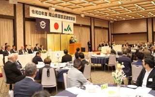 特産の桃やブドウ、イチゴＰＲ　県とＪＡ全農おかやまが流通懇談会