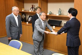 子育てや専門職確保に支援を　岡山県町村会が県に要望