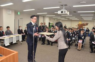 産業の発展に貢献 優良従業員３５人を表彰　備前市など