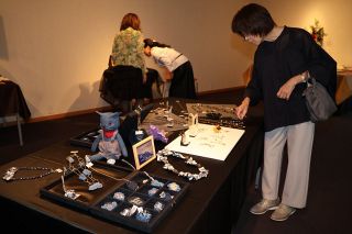 創作ジュエリー展示販売　岡山で山田さんの作品展