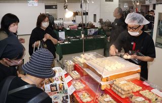 浅草団子、手打ちそば… 東京・浅草のグルメや工芸品がずらり　「江戸・浅草まつり」開幕　天満屋岡山店 ２８日まで