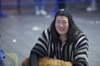 一ノ瀬ワタル、金歯で異様な存在感　森七菜に手を差し伸べる“救いの神”を怪演　映画『炎上』本編映像解禁