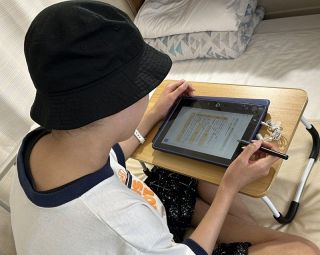 長期入院の小中生に教材無償提供　岡山大病院とベネッセ 復帰後押し