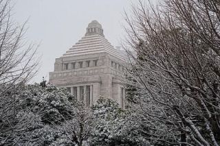 列島大雪、日本海側中心に記録的　衆院選の投開票日、交通も影響
