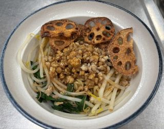 山陽新聞レディースカップ初出店　玉野備南高、自信作の「まぜそば」