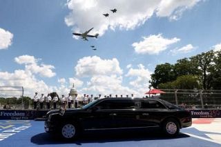 米首都でインディカー観戦　トランプ氏、車列で周回も