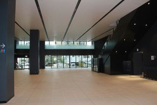 企業情報など幅広い発信に活用　新庁舎市民ホールで岡山市長