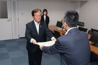 子ども食堂支援に活用して　岡山県信用保証協会が県に寄付