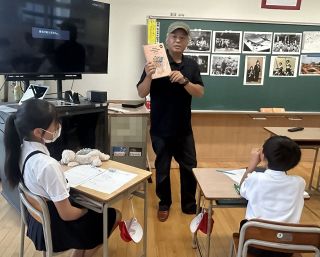ウクライナ漫画で平和学習　岡山・蛍明小 共通する歴史、戦争身近に