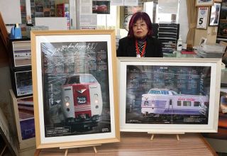 特急やくも３８１系のカレンダー　井倉駅運営委が２５年度版販売