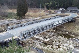 岡山・鏡野で孤立救った仮橋　復旧完了で役目終え返還