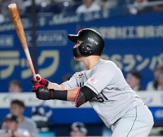 ロ３―２楽（８日）　山口がサヨナラ二塁打
