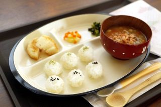 月齢に応じた離乳食をランチに　「ｏｍｏや５４５」３種類提供