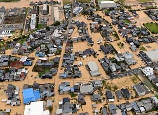 福井県に大雨特別警報、家屋浸水　２人けが、緊急安全確保４０万人