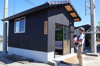 犬島の「入り口」に新たな待合所　町内会建設「交流や憩いの場に」