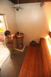 作州黒の黒豆茶でご当地サウナ　湯郷温泉の旅館「かつらぎ」導入