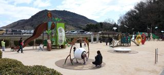 ４種類の新遊具、フォトスポット　笠岡・カブトガニ博物館恐竜公園