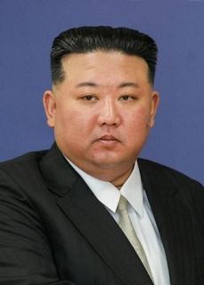 駆逐艦進水失敗、金正恩氏が激怒　一部始終目撃、「犯罪的な行為」