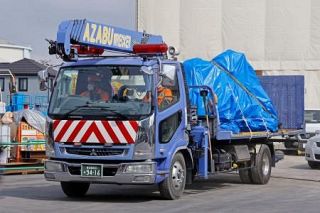 埼玉陥没、運転席部分を引き上げ　事故から３カ月半、復旧本格化へ