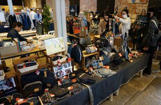 デニムやイ草製品 展示販売　アイビースクエア 倉敷の繊維ＰＲ