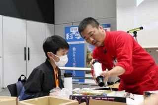 まだかな～学研の付録で本物の科学の面白さ伝える　天体望遠鏡、人体骨格モデル、水素ロケットなど３千点以上を創出