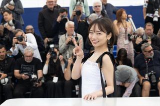 齊藤京子、「夢にも思っていなかった」カンヌで笑顔咲く　フォトコールで異例の喝采