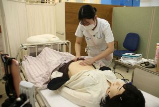 看護実習にデジタル活用　玉野総合医専、妊産婦シミュレーターなど導入