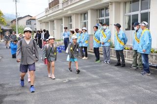 県民生委児童委協 登校を見守り　津山の学校など 一斉あいさつ運動
