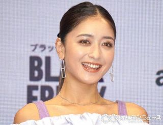 “第1子妊娠中”みちょぱ、“腹筋割れた”圧巻美ボディ「だいぶ前に撮影しました 笑」