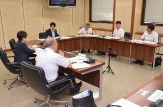 教職員の長時間労働など 小中学校の課題巡り意見交換　津山市総合教育会議