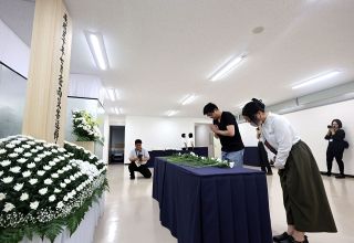 西日本豪雨８年 倉敷、総社で献花式　被災の教訓後世に 誓い新た