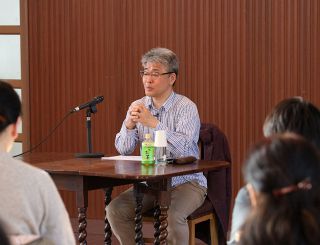 若松英輔さん「自分を驚かせる一行を」　永瀬清子生誕１２０年記念 赤磐で詩の講座