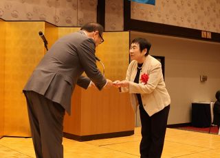 子どもたちの健やかな成長に生かして　岡山青少年財団が２８団体に３０１万円を贈呈　