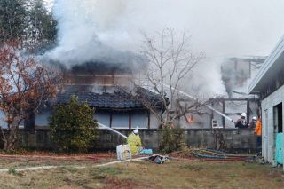 津山で民家全焼 １人死亡　連絡が取れない住人か