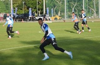 Ｗ杯へ「今のレベルでは難しい…」２４歳の大型ＤＦ望月、その真意は？　胸に刻むブラジル戦、「人生が一変する」メンバー争いへ成長を