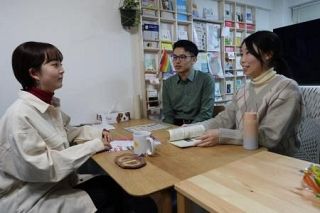 フェミニズムを入り口に慰安婦問題を学ぶ若者たち―東京、５千人学ぶカフェ　「差別の核心がある」＃ＭｅＴｏｏから見える課題【戦後８０年連載・向き合う負の歴史（２）】