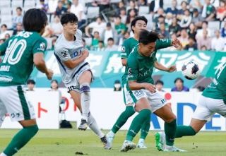 Ｊ１広島、東京Ｖを退け３連勝　清水は水戸に逆転勝ち