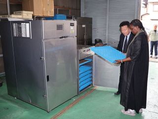 国連開発計画スタッフ 食品乾燥機への理解深める　メーカーの大紀産業（岡山）を視察
